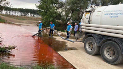 Dere yatağının rengi kırmızıya döndü: Bakanlıktan kirliliğe neden olan şahsa büyük para cezası