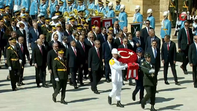 Devlet erkanı Büyük Zafer'in 100'üncü yılında Ata'nın huzuruna çıktı