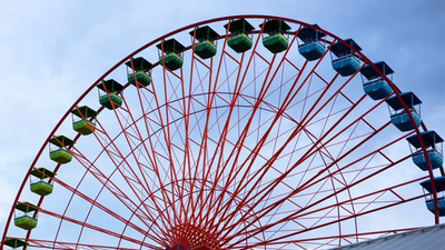 Dönme dolapta cinsel ilişkiye girdiler