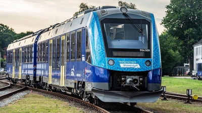 Dünyada bir ilk: Hidrojenle çalışan yolcu treni...