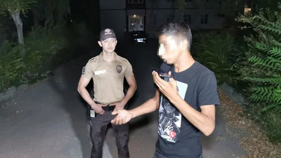 Ehliyetsiz yakalanınca polislere saldırmak için 'adam' çağırdı  