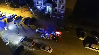 Evde karşılaştığı annesinin erkek arkadaşını bıçaklayarak öldürdü