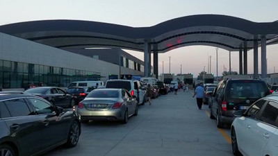 Gurbetçilerin dönüş çilesi: Sınır kapılarında uzun araç kuyrukları oluştu