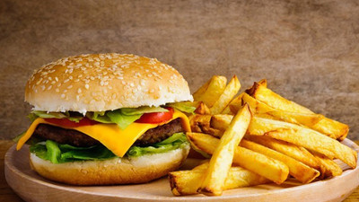 Her gün hamburger ve patates yiyenlere uyarı 