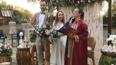 İzmir'de evlenen genç çift 'eşitlik akdi' imzaladı