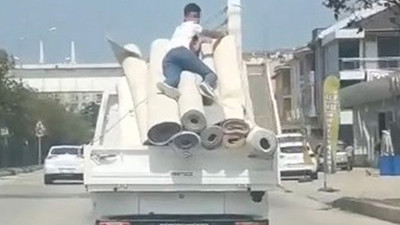 Kamyonet kasasında tehlikeli yolculuk