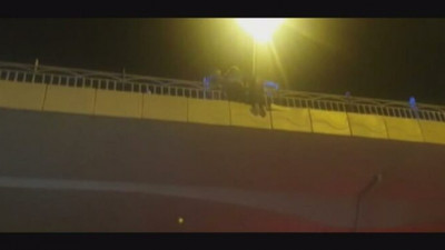 Kayseri’de intihar etmek isteyen kadını ekipler havada yakaladı