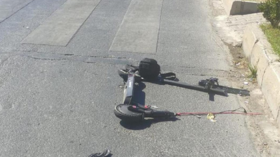 Otomobilin çarptığı e-scooter sürücüsü hayatını kaybetti