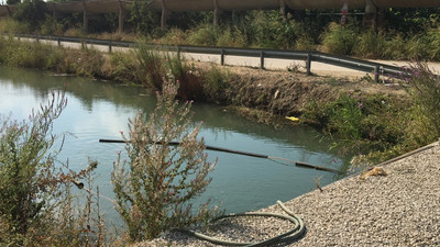 Serinlemek amacıyla ayaklarını soktuğu sulama kanalına düşen genç hayatını kaybetti