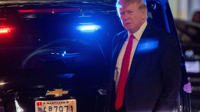 Trump'ın evini basan FBI 'nükleer silah belgesi aradı' iddiası