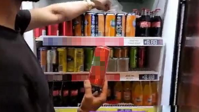 Turist canlı yayın yapıyordu; bundan haberi olmayan marketin içecek için istediği fiyat tepki topladı