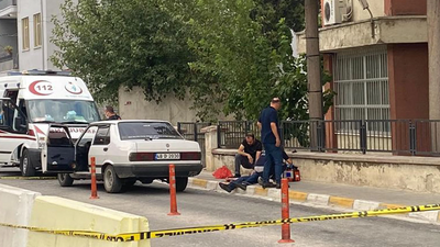 Yarım saat arayla 2 kişiyi öldürdü; emniyetin önünde intihar etti