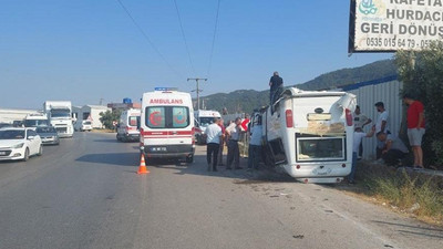 Yolcu minibüsü ile otomobil çarpıştı: 6 yaralı