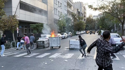 İran'da tansiyon yükseliyor: Sokaklar göstericilerle doldu taştı