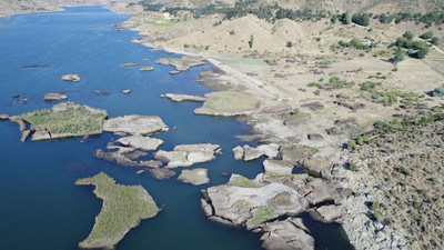 Kuraklık: Çat Barajı'ndaki 'yüzen adalar' karaya oturdu
