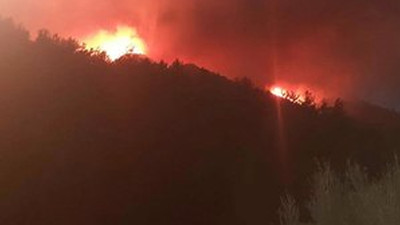 Marmaris'te orman yangınına müdahale sürüyor: Alevler Aksaz'a ulaştı