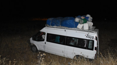 Şanlıurfa'da mevsimlik işçileri taşıyan minibüs ile otomobil çarpıştı: 16 yaralı