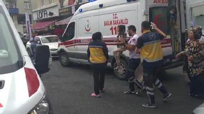 Sultangazi'de yangında mahsur kalan anne çocuğunu balkondan aşağı bıraktı