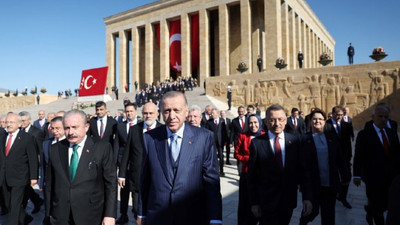 Erdoğan ve beraberindeki heyet Anıtkabir’i ziyaret etti