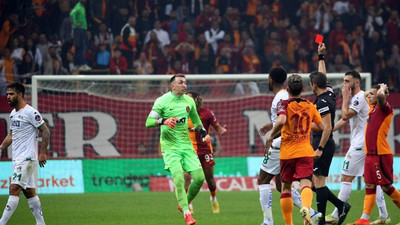 Galatasaray fırtına gibi başladığı maçtan 1 puanla ayrıldı: Maça hakem Ali Palabıyık damgasını vurdu