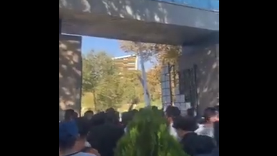 İran’da sular durulmuyor: Tebriz Üniversitesi öğrencileri dışarı çıkmayı başardı