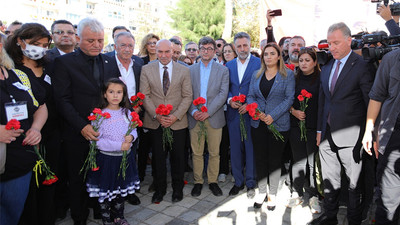 İzmir depreminde hayatını kaybeden 117 vatandaş düzenlenen törenle anıldı
