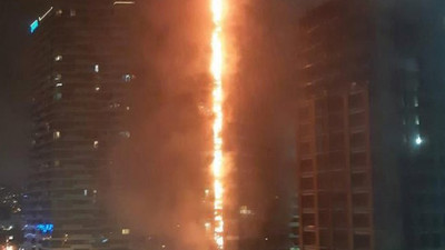 Kadıköy'de 24 katlı rezidanstaki yangın kontrol altına alındı