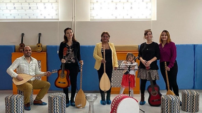 Tüm Sanatçılar Derneği Tuzla Şube Başkanı Neşe Bakay'dan anlamlı kampanya... Neşe Bakay, Silivri'de köy okuluna müzik sınıfı açtı