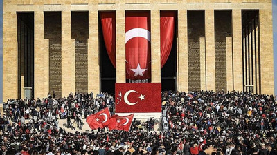 Vatandaşlar, Cumhuriyet'in 99. yılında Atatürk'ün huzuruna akın etti