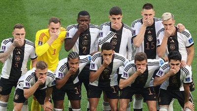 Almanya'dan maç öncesi beklenmedik protesto