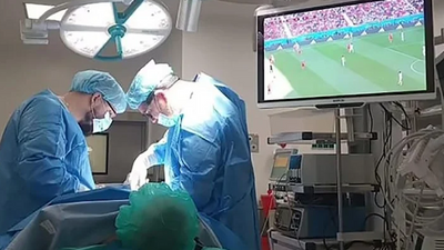 Ameliyat sırasında Dünya Kupası maçı izledi