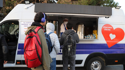 CHP'li belediyeden üniversite öğrencilerine ücretsiz sıcak çorba, çay ve kahve ikramı