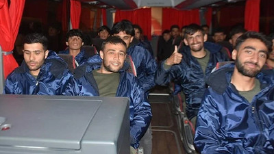 Edirne'de yakalanan 413 kaçak göçmen sınır dışı edildi