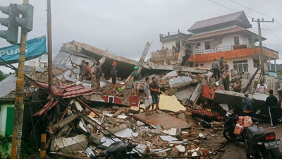 Endonezya’daki depremde bilanço ağırlaşıyor: 271 ölü