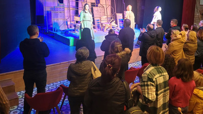 İBB Şehir Tiyatroları İstanbul'un dört bir tarafını sanatla buluşturuyor: Sen İstanbul'dan Güzelsin oyunu Silivri'yi salladı