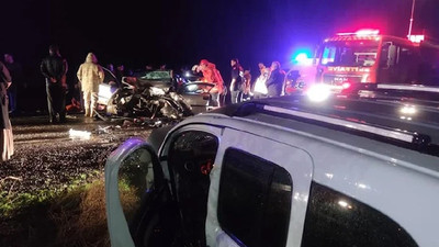 İki aracın çarpıştığı kazada 3 kişi hayatını kaybetti