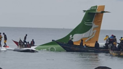 Tanzanya'da yolcu uçağı düştü