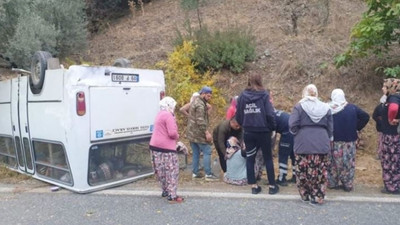 Tarım işçilerini taşıyan minibüs devrildi: 10 yaralı