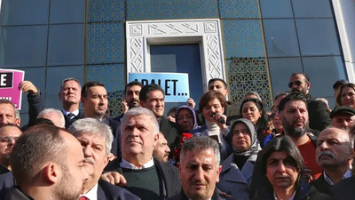 CHP ve İYİ Parti'den Tuzla Belediyesi önünde basın açıklaması