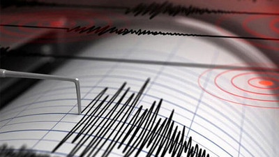 Kuşadası'nda gece yarısı korkutan deprem: Aydın ve İzmir sallandı