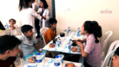 Mersin Büyükşehir Belediyesi'nin çocuklara ücretsiz yemek hizmeti sürüyor