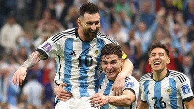 Messi açtı, Alvarez kapattı: Hırvatistan'ı dağıtan Arjantin adını finale yazdırdı