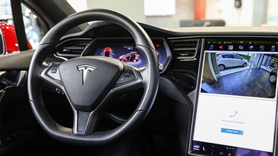 Otomobillerdeki yazılım hatası Tesla'ya pahalıya patladı