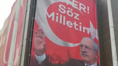 CHP İstanbul Başkanlığı'nda 'Yeter! Söz Milletin' pankartı