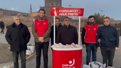 CHP Kars İl Başkanlığı, vatandaşlara kandil simidi dağıttı