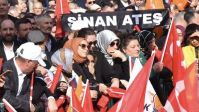 Erdoğan'ın mitinginde Sinan Ateş pankartı açıldı: Adalet falan yok