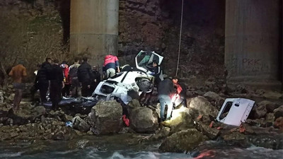 Köprüden çaya uçan otomobilde 3 kişi hayatını kaybetti