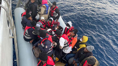 Ölüme terk edilen 56 kaçak göçmen kurtarıldı