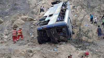 Peru'da yolcu otobüsü devrildi: 25 ölü