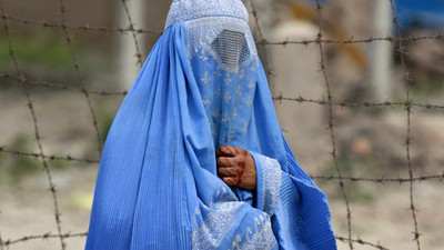 Taliban kadınların erkek doktora gitmesini yasakladı